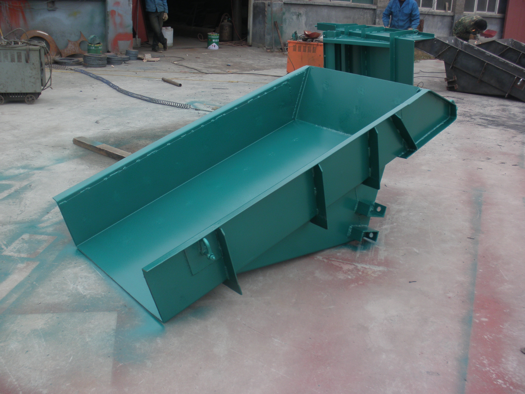 電磁振動(dòng)給料機(jī)的常見(jiàn)故障是哪三點(diǎn)?(電磁振動(dòng)給料機(jī)線圈原理)